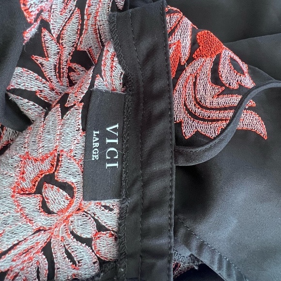 VICI REVERSIBLE EMBROIDERED TOP TASSELS SZ L LIGHTWEIGHT BOHO LAGENLOOK - Picture 4 of 10